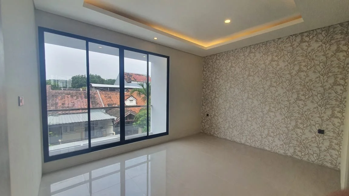 Dijual Rumah Modern Minimalis Kondisi New Gres di Kawasan Bukit Palma, Citraland Utara Surabaya Barat - Thumbnail 4