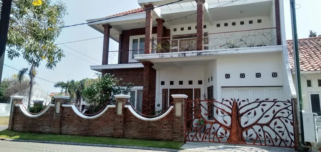 Dijual Rumah Siap Huni di Kawasan Bukit Palma, Citraland Surabaya Barat - Image 1