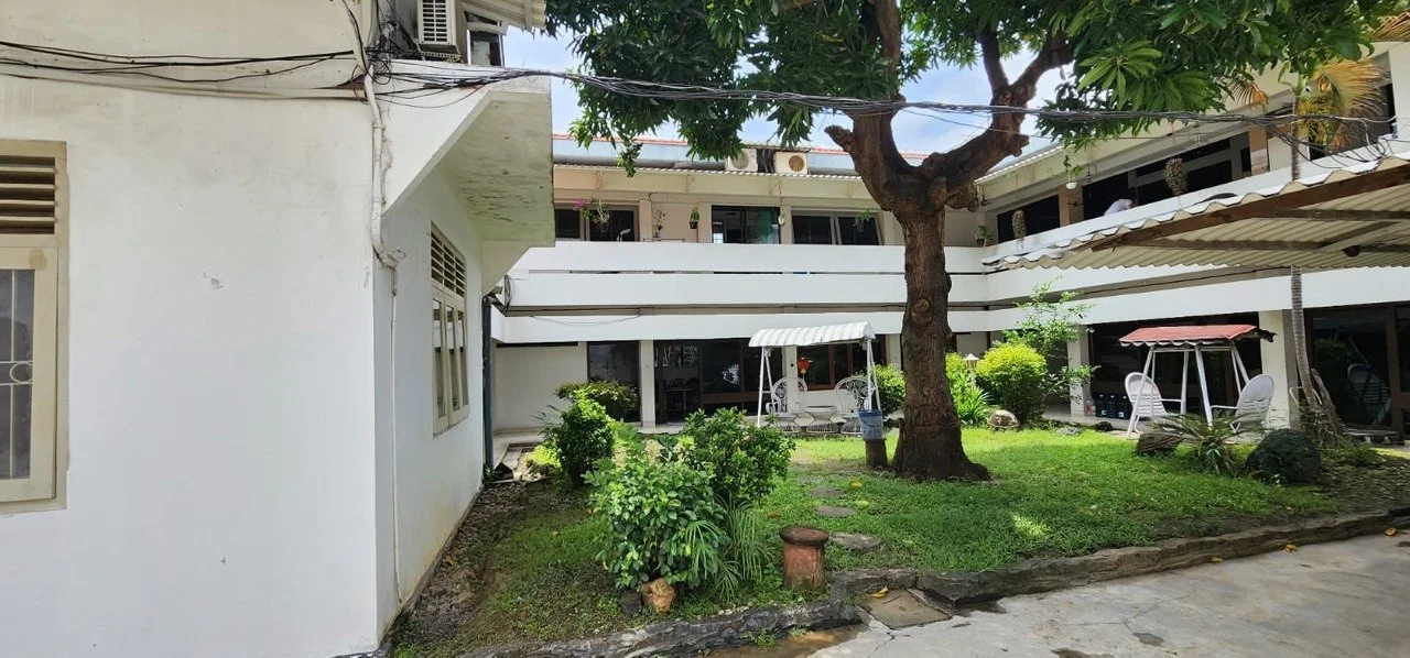 Dijual Rumah Mewah Di Jalan Raya Anjasmoro, Surabaya Pusat - Thumbnail 2