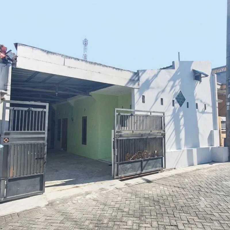 Dijual Rumah SHM Dekat Royal Plaza & Kampus UNESA Lokasi Strategis Cocok Untuk Hunian/Investasi di Gayungan Surabaya Selatan - Image 1