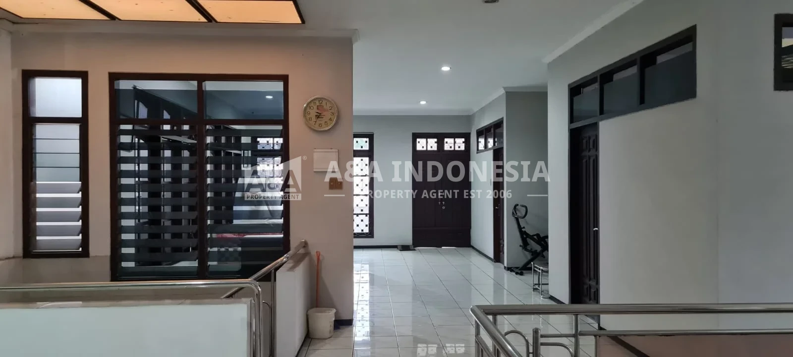Dijual Rumah Mewah 2 Lantai Siap Huni di Jalan Asahan Surabaya Pusat - Thumbnail 4