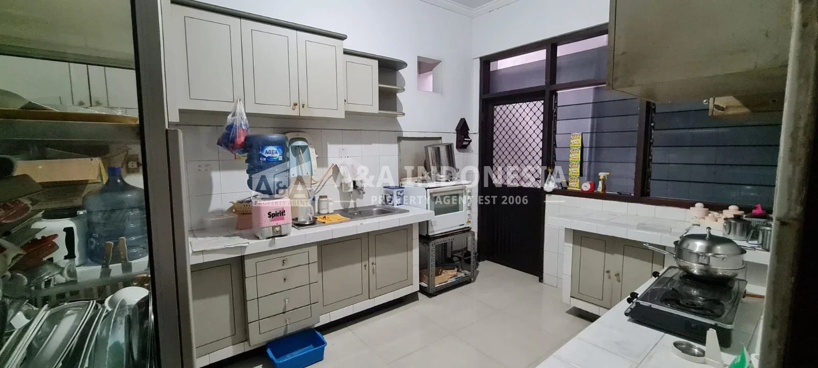 Dijual Rumah Mewah 2 Lantai Siap Huni di Jalan Asahan Surabaya Pusat - Thumbnail 8