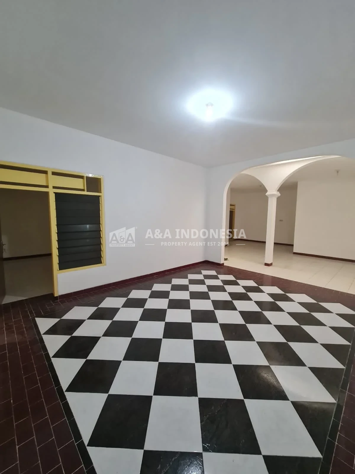Disewakan Rumah Usaha 2 Lantai Cocok Untuk Usaha Lokasi Ramai di Raya Karang Empat Besar Surabaya Timur - Thumbnail 4