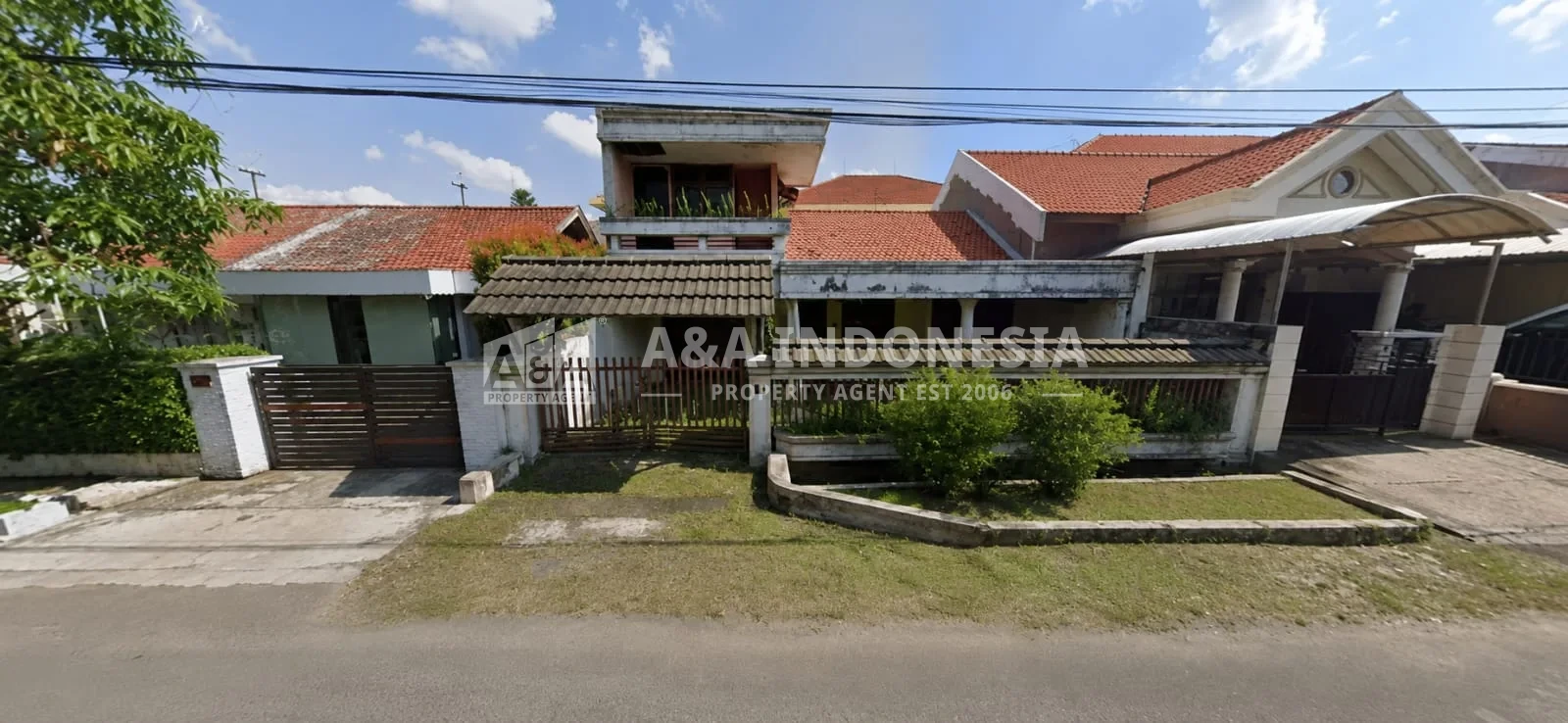 Dijual Rumah Strategis di Jalan Jemur Andayani, Surabaya Selatan - Image 1