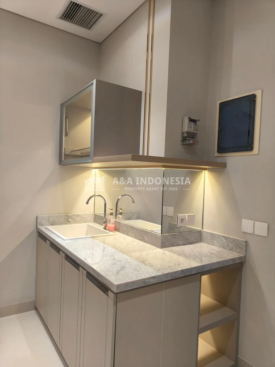 Dijual atau Disewakan Apartemen Eksklusif di Ciputra World Tower The Vertu Surabaya Barat - Thumbnail 6