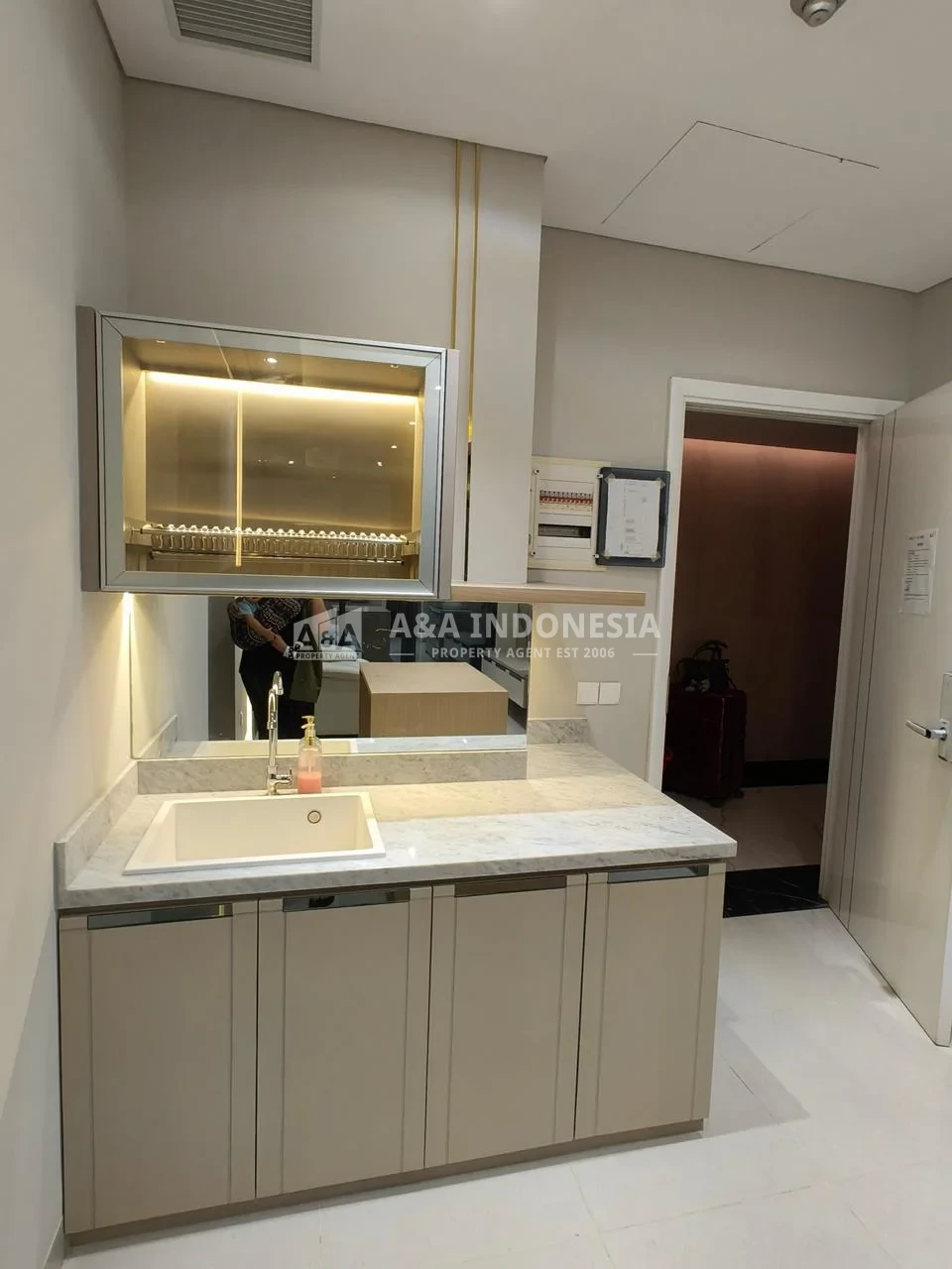 Dijual atau Disewakan Apartemen Eksklusif di Ciputra World Tower The Vertu Surabaya Barat - Thumbnail 8