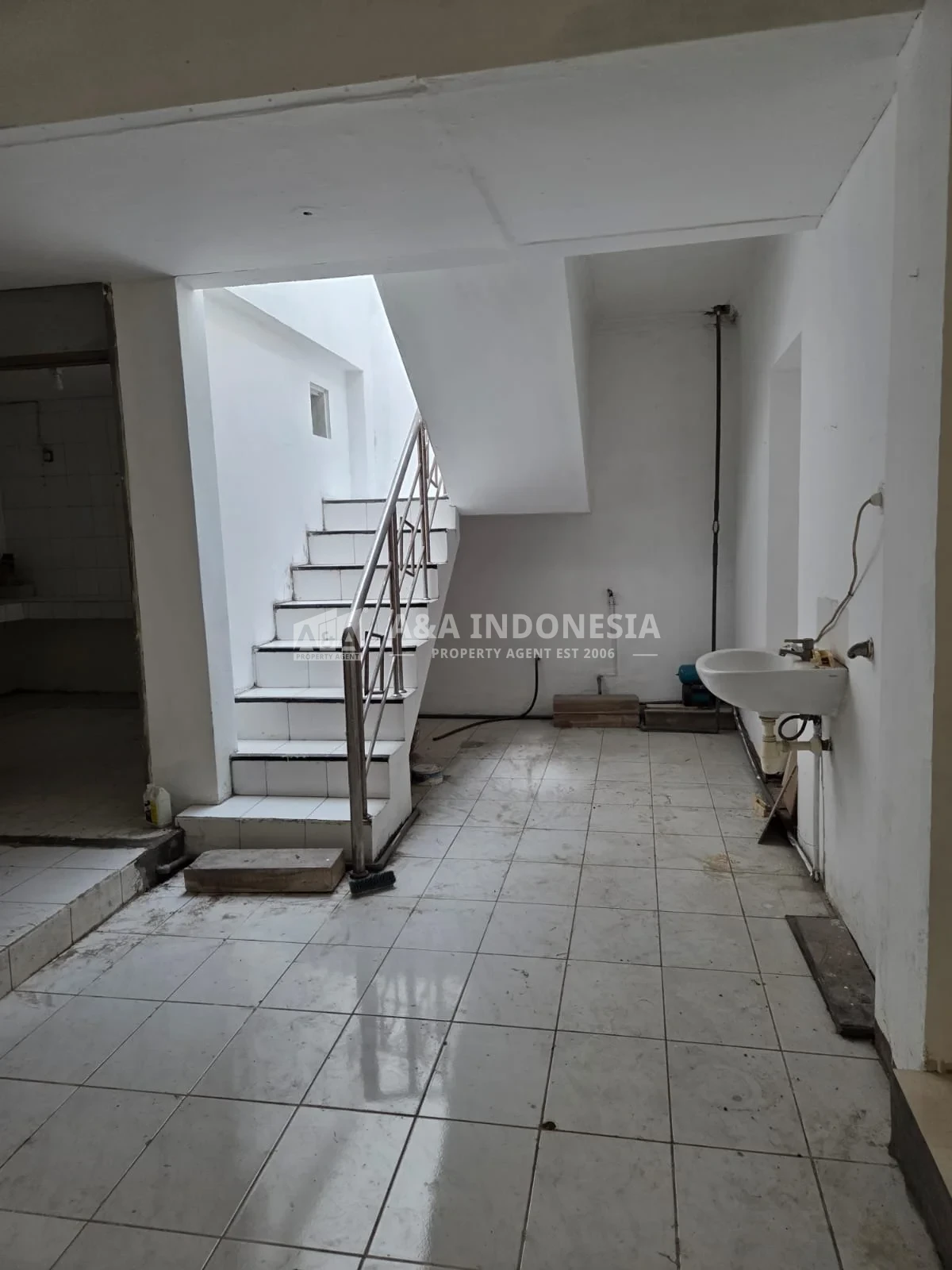Disewakan Rumah Usaha Siap Pakai Lokasi Strategis di Jalan Krembangan Barat Surabaya Pusat - Thumbnail 3