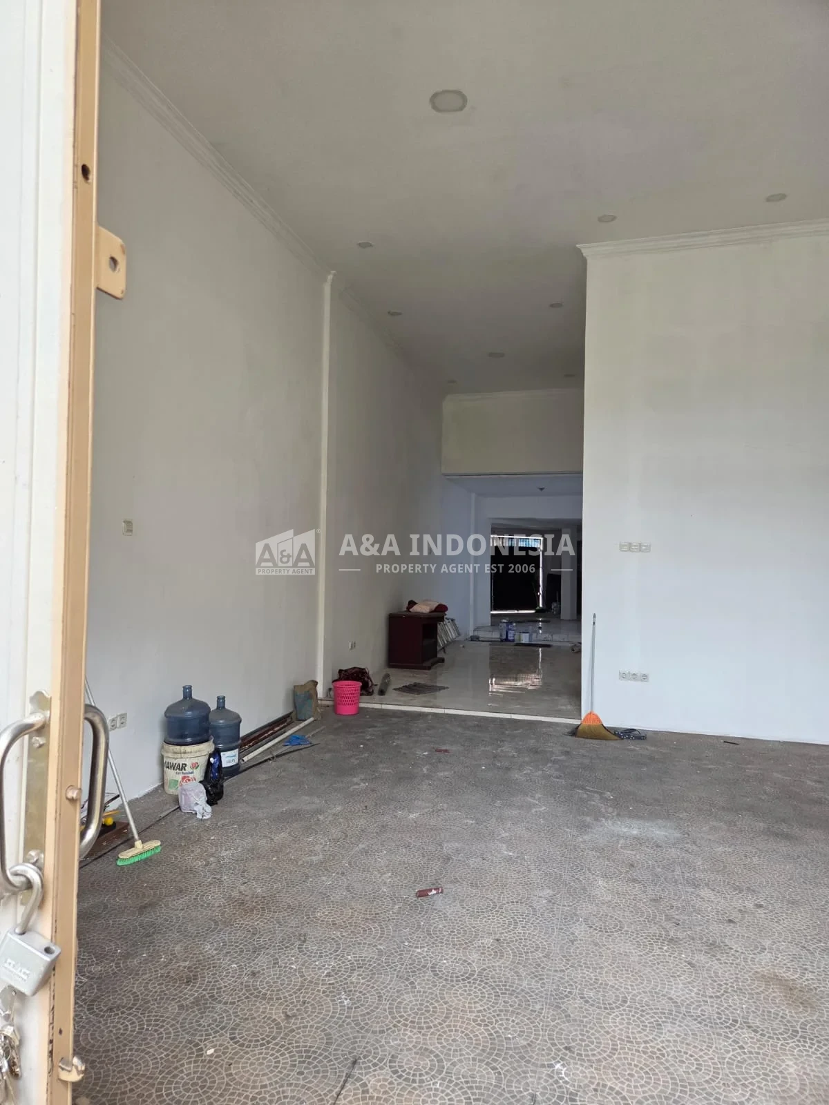 Disewakan Rumah Usaha Siap Pakai Lokasi Strategis di Jalan Krembangan Barat Surabaya Pusat - Thumbnail 4