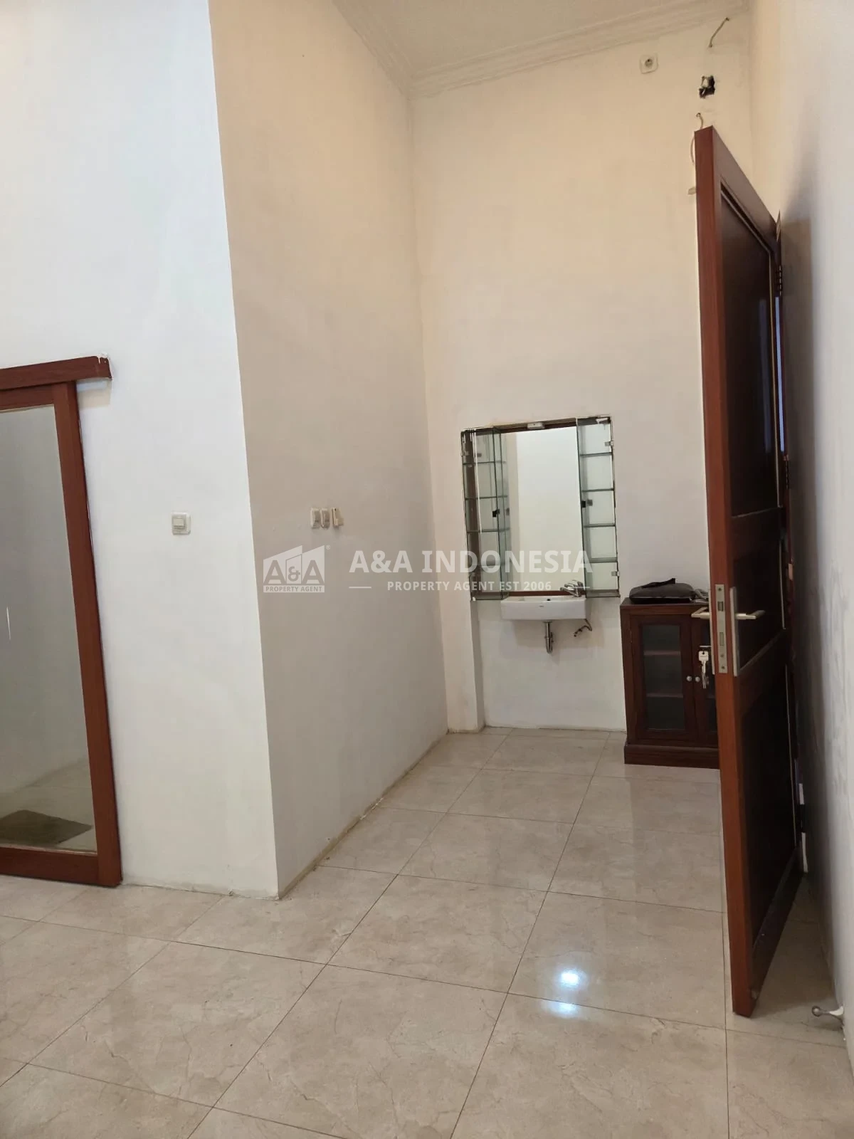 Disewakan Rumah Usaha Siap Pakai Lokasi Strategis di Jalan Krembangan Barat Surabaya Pusat - Thumbnail 6