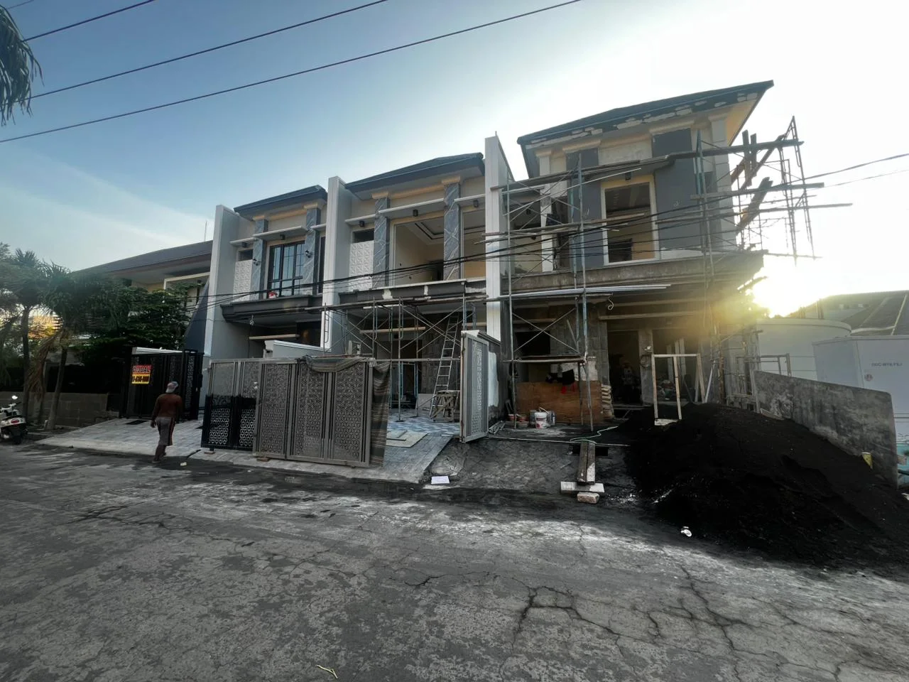 Jual Rumah Hook 2 Lantai Baru Gress Lokasi Strategis Babatan Pantai Surabaya Timur - Thumbnail 2