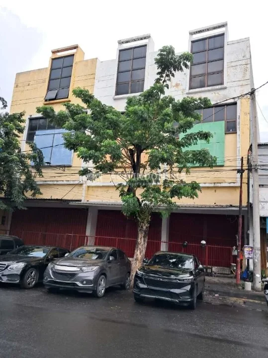 Disewakan Ruko 2 Unit Jejer 3,5 Lantai di Jalan Kranggan Surabaya Pusat - Image 1