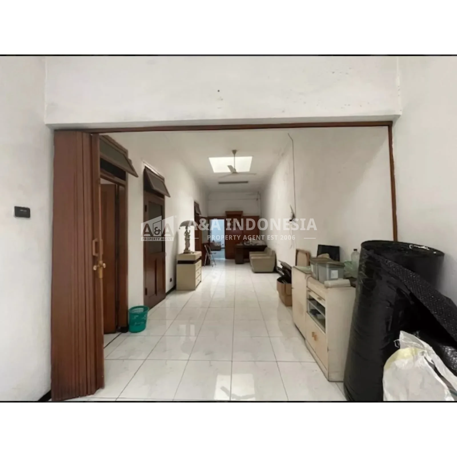 Dijual Rumah Usaha Strategis Di Jalan Kedungsari, Surabaya Pusat