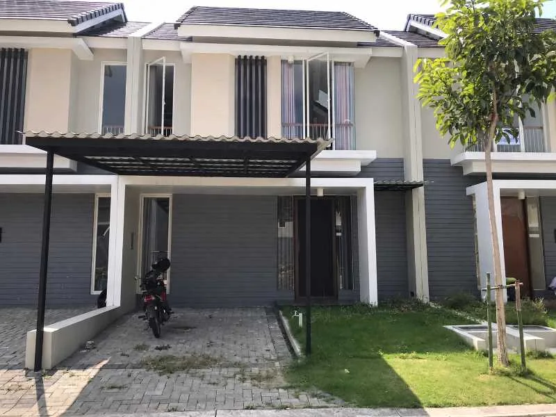 Disewakan Rumah 2 Lantai di Kawasan Northwest Park, Surabaya Barat - Image 1
