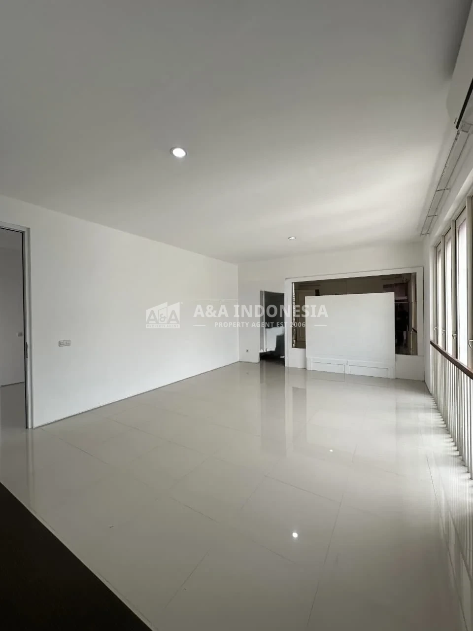 Dijual Rumah Lokasi Strategis Cluster Depan Royal Park Citraland Surabaya Barat - Thumbnail 3