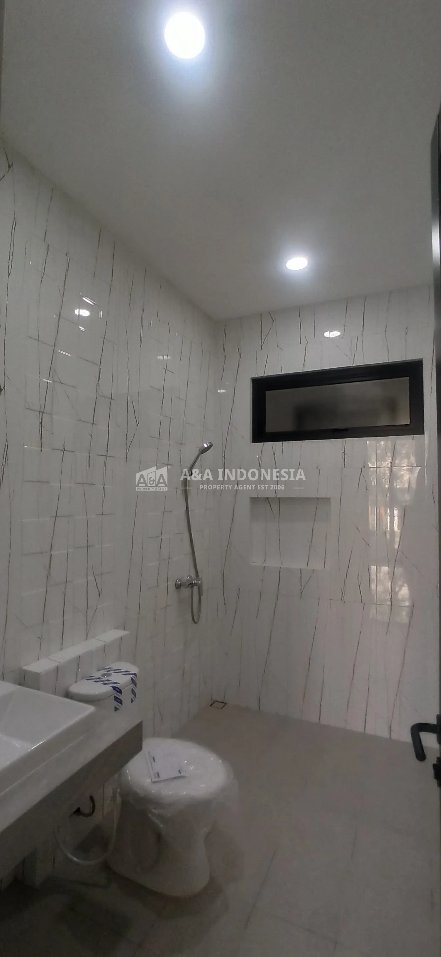 Jual Rumah Mewah 2 Lantai Mocca Vrbana Lokasi Premium Dian Istana Surabaya Barat - Thumbnail 4