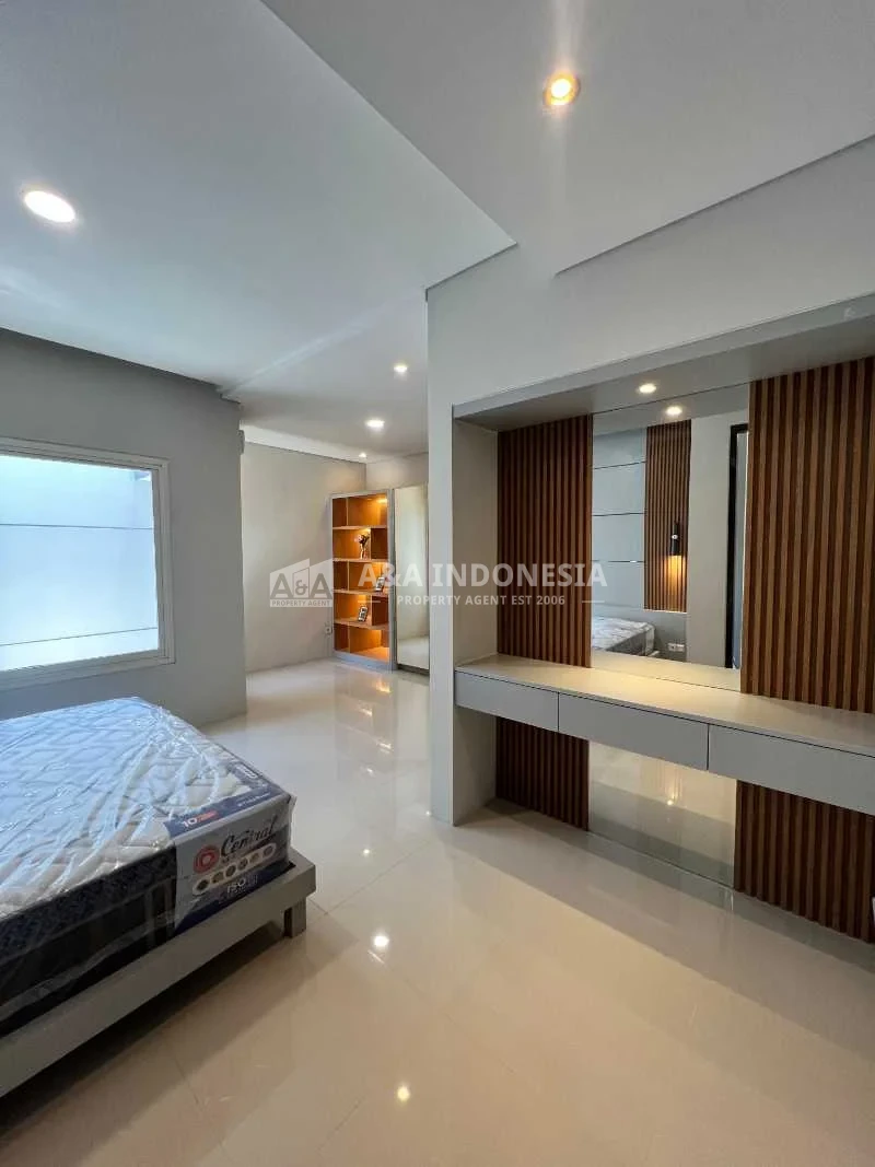 Jual Rumah Mewah Baru Lokasi Premium di Mocca Vrbana Dian Istana Surabaya Barat - Thumbnail 4