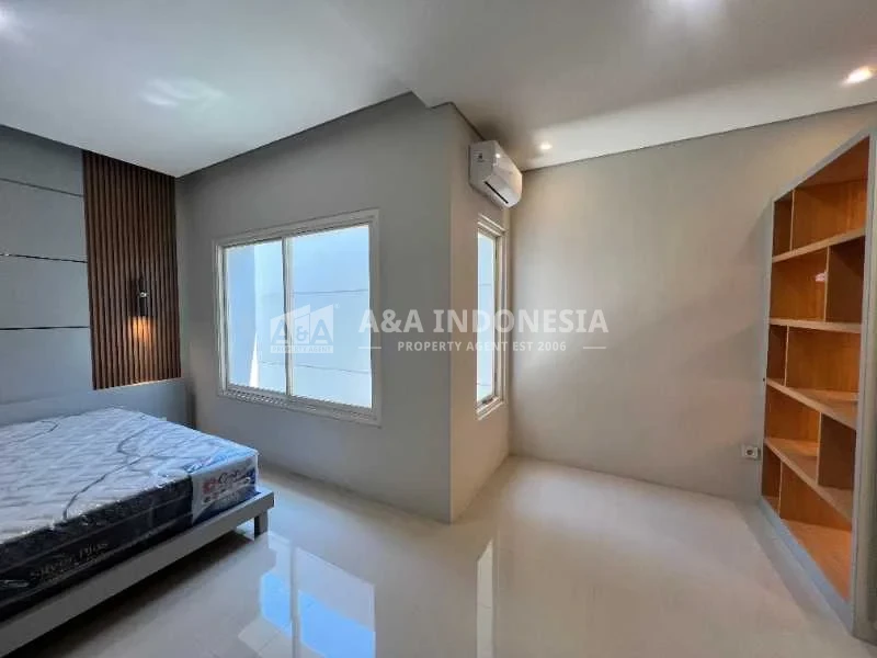 Jual Rumah Mewah Baru Lokasi Premium di Mocca Vrbana Dian Istana Surabaya Barat - Thumbnail 6