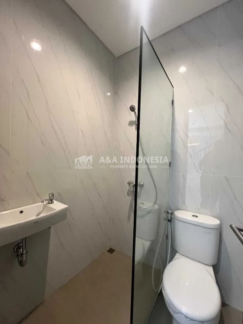 Jual Rumah Mewah Baru Lokasi Premium di Mocca Vrbana Dian Istana Surabaya Barat - Thumbnail 8