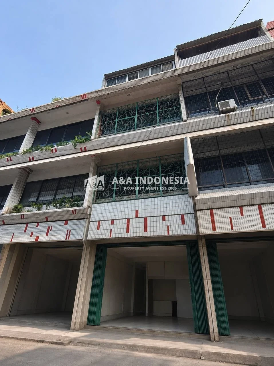 Disewakan Ruko Lokasi Strategis Jalan Gemblongan Surabaya Pusat - Image 1