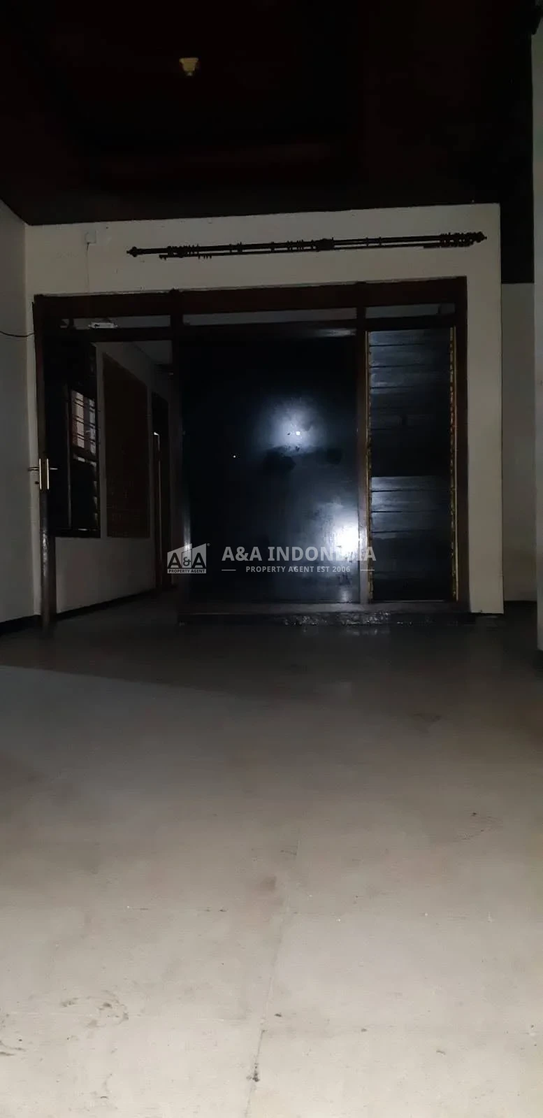 Disewakan Murah Rumah Luas di Bratang, Surabaya Timur - Image 1