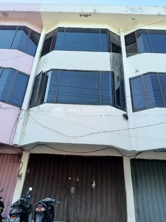 Disewakan Ruko 3 Lantai Siap Pakai di Dupak, Surabaya Utara - Image 1