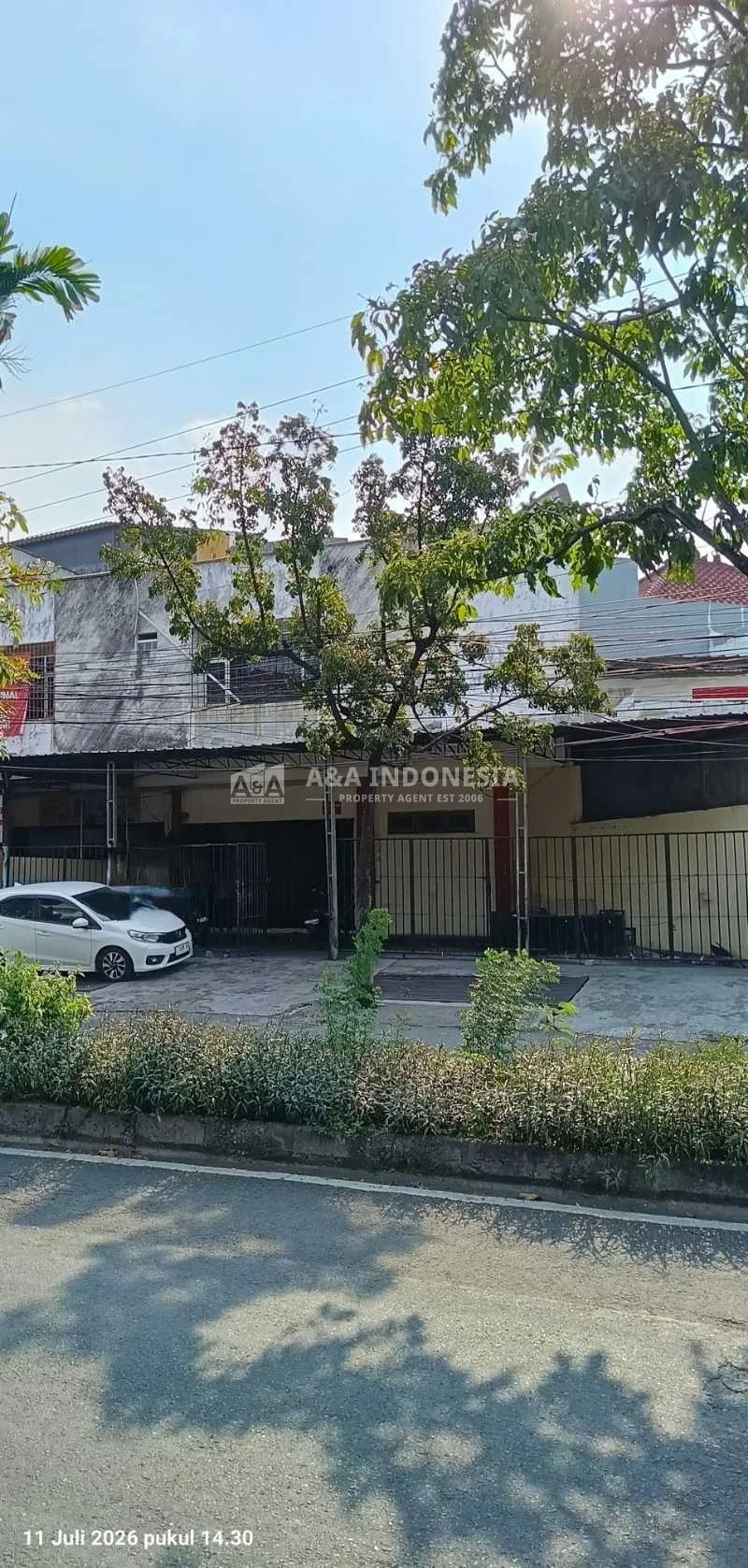 Disewakan Ruko 2,5 Lantai Lokasi Strategis di Raya Satelit Indah, Surabaya Barat - Image 1