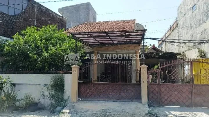 Dijual Murah Rumah Luas di Petemon, Surabaya Barat - Image 1