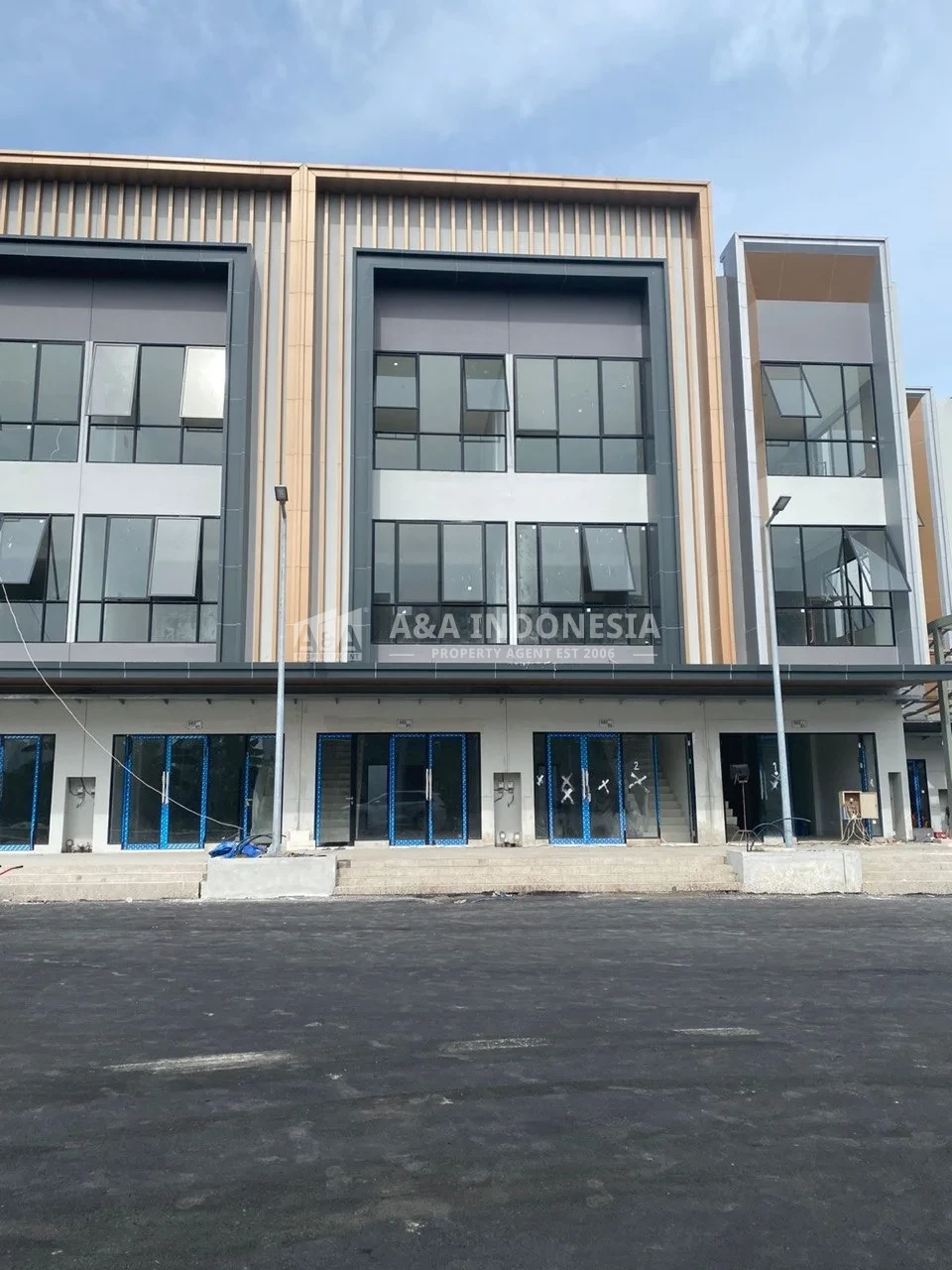 Disewakan Ruko One Arcade Citraland Gwalk Surabaya Barat Lokasi Sangat Strategis - Image 1