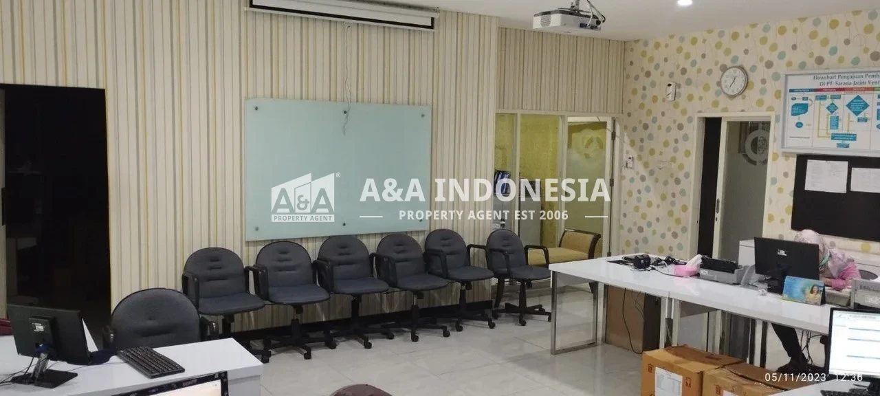 Dijual Rumah Lokasi Strategis Sangat Cocok Untuk Kantor, Perusahaan, Lembaga, Maupun Kegiatan Komersial Lainnya Jemur Andayani Surabaya Selatan - Thumbnail 5