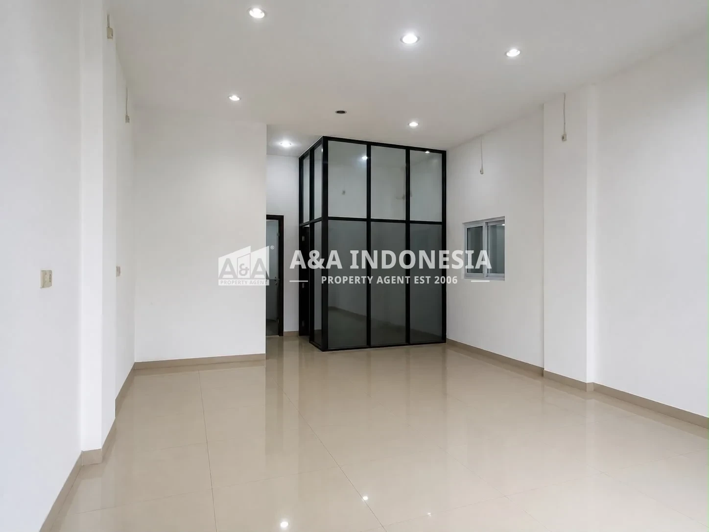Disewakan Ruko Lokasi Strategis Area Komersiil Kutisari Indah Utara Surabaya Selatan - Thumbnail 2
