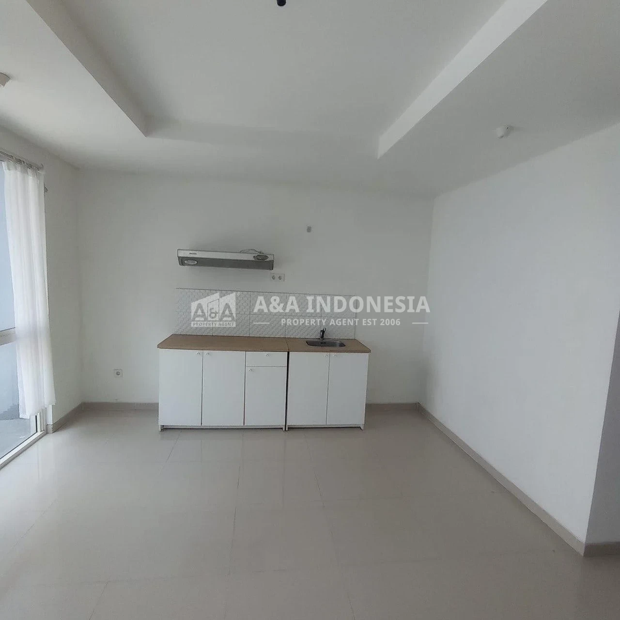 Disewakan Rumah Bagus Siap Huni Lokasi Strategis Graha Natura Surabaya Barat - Image 1