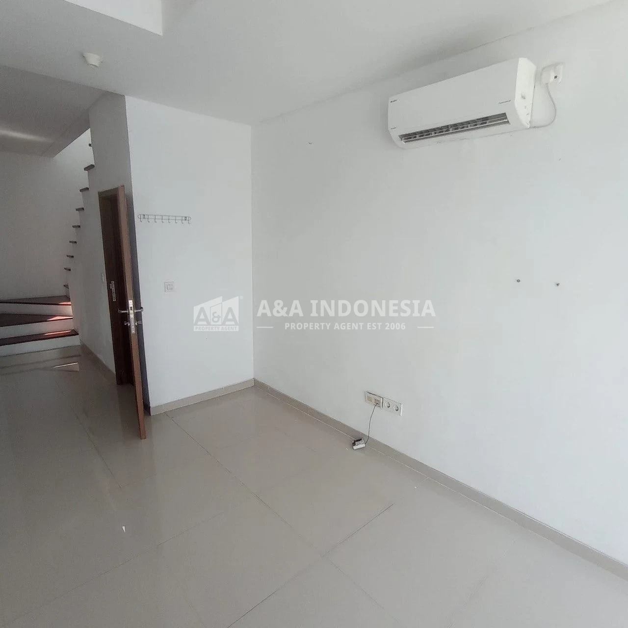 Disewakan Rumah Bagus Siap Huni Lokasi Strategis Graha Natura Surabaya Barat - Thumbnail 4