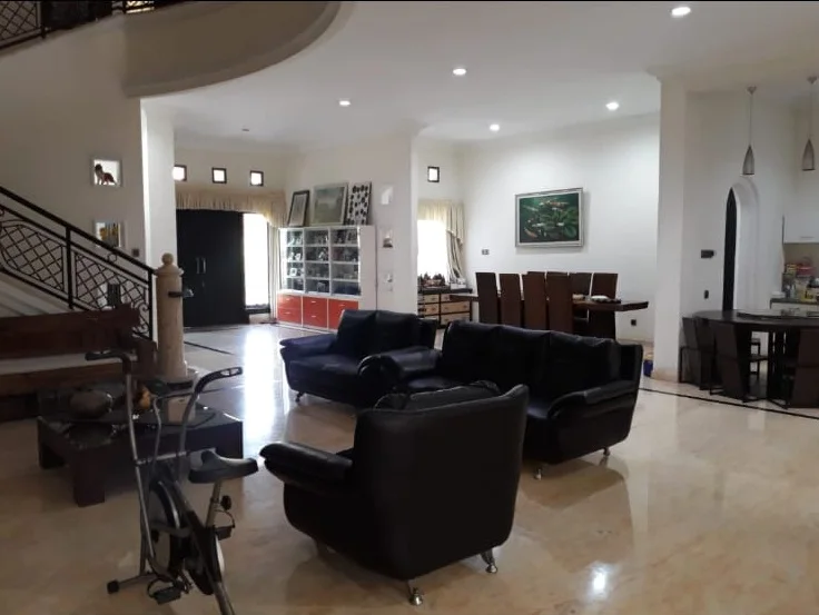 Dijual Rumah Mewah 2 Lantai di Graha Famili Surabaya Barat - Thumbnail 2