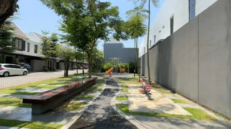 Dijual Rumah Dekat Supermall di Grand Harvest Cluster Caspia Surabaya Barat - Thumbnail 4