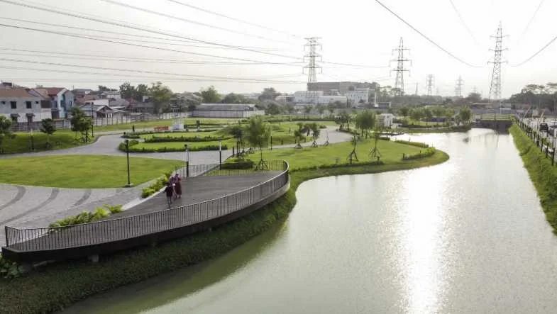Dijual Rumah Dekat Supermall di Grand Harvest Cluster Caspia Surabaya Barat - Thumbnail 5