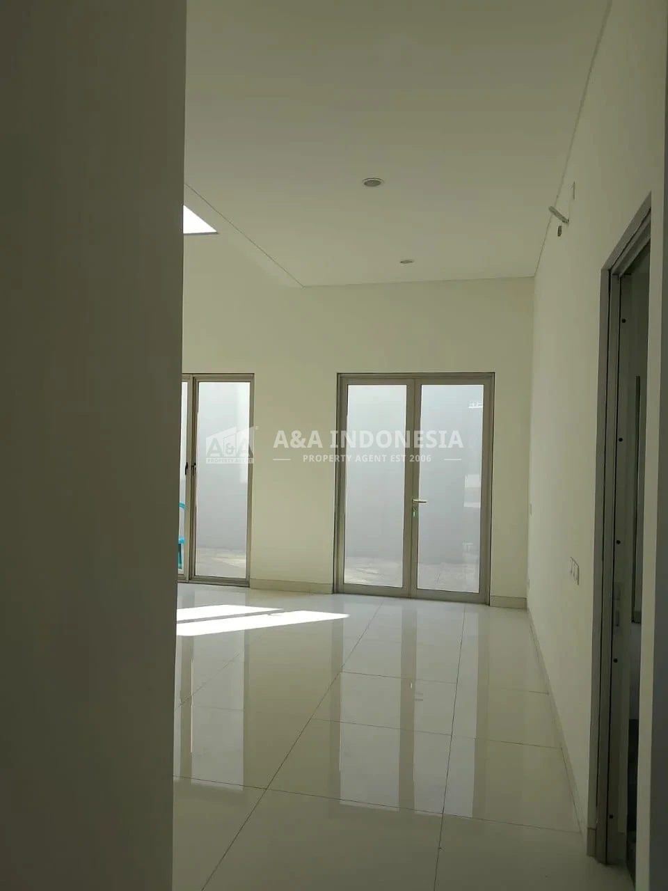Dijual Rumah 2 lantai di Greenland Dengan Desain Yang Nyaman - Image 1