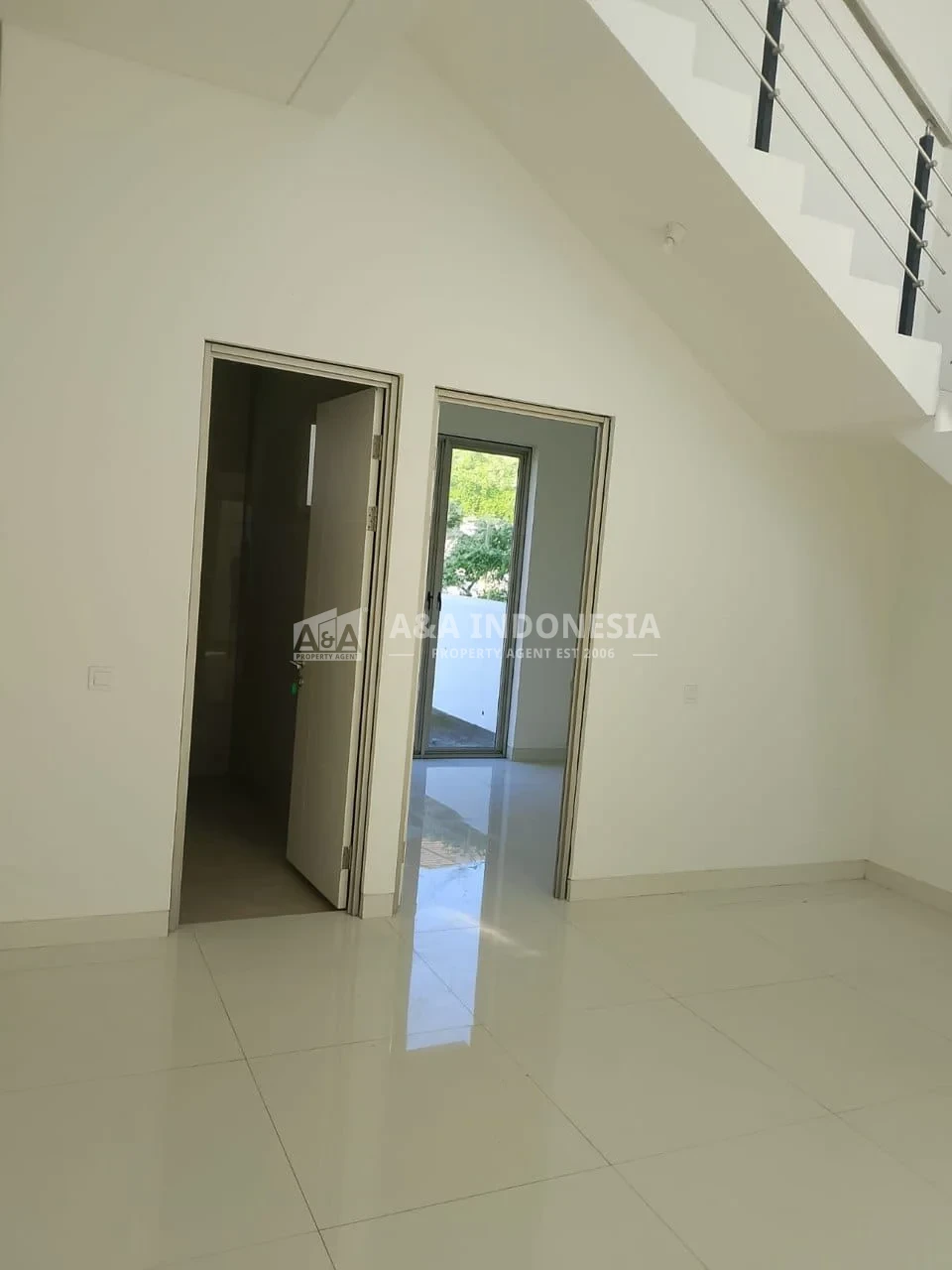 Dijual Rumah 2 lantai di Greenland Dengan Desain Yang Nyaman - Thumbnail 2