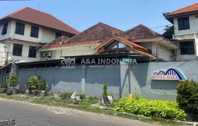 Dijual Hotel Lokasi Tengah Kota 3 Lantai di Peneleh Genteng Surabaya Pusat - Image 1