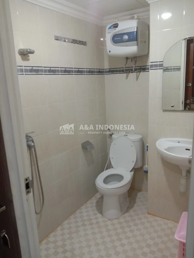 Disewakan Unit Apartemen 2 BR Puncak Kertajaya Tower B Full Furnished Lokasi Strategis Surabaya - Thumbnail 4