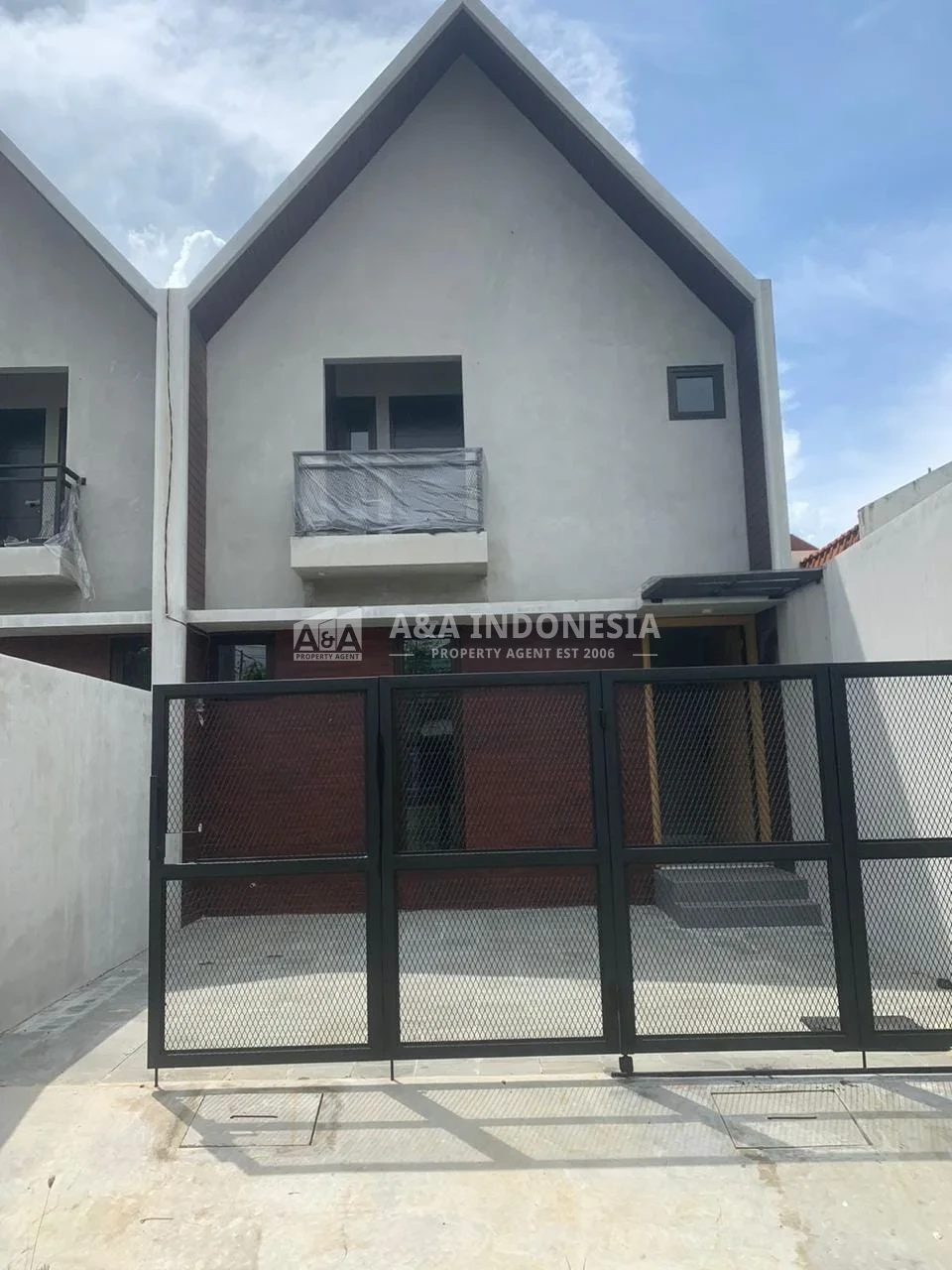Jual Rumah Baru Gress 2 Lantai Kutisari Indah Lokasi Strategis Surabaya - Thumbnail 2