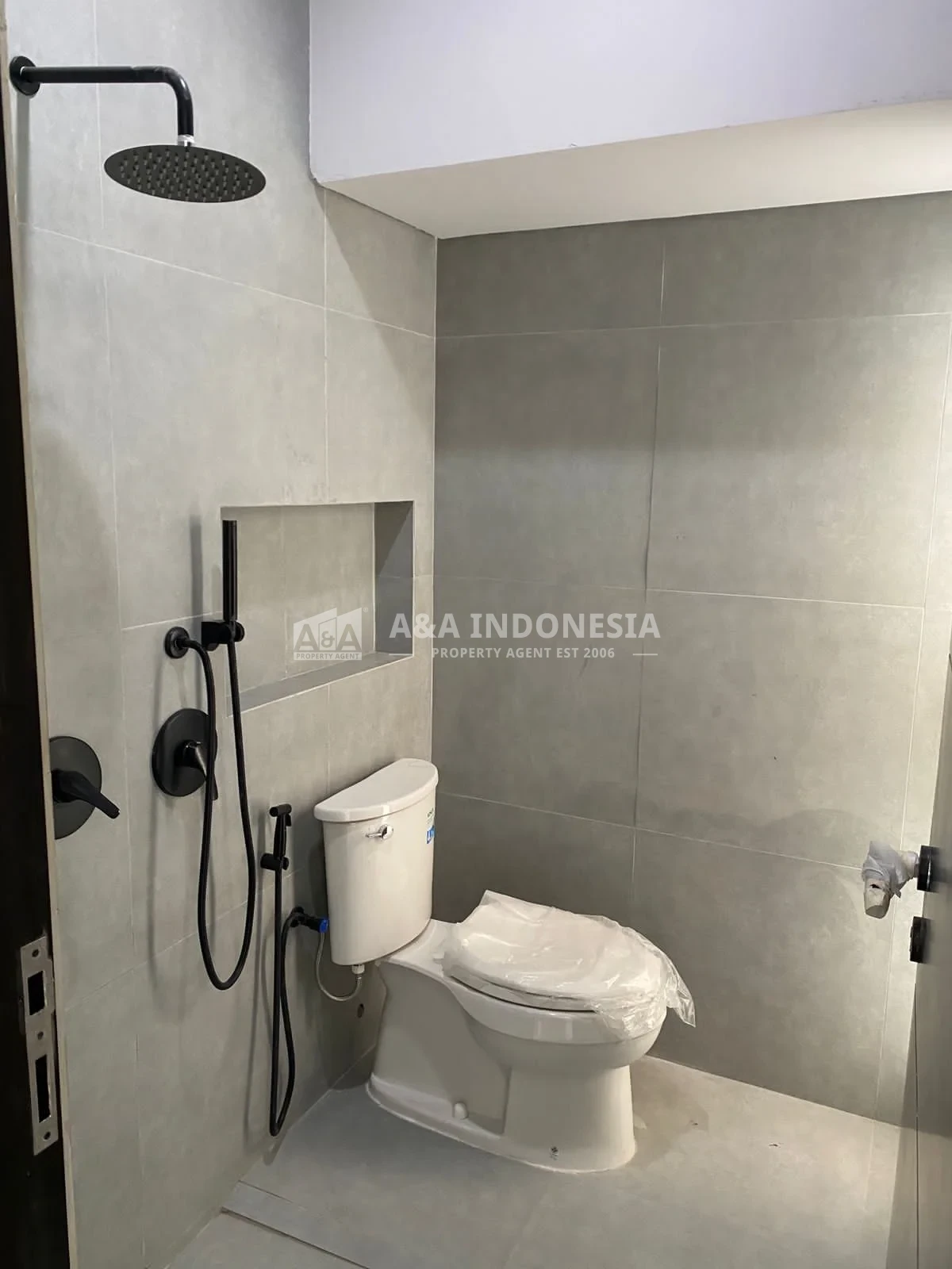 Jual Rumah Baru Gress 2 Lantai Kutisari Indah Lokasi Strategis Surabaya - Thumbnail 8
