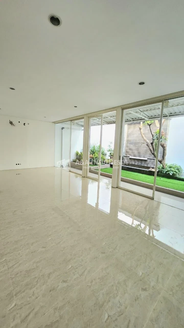 Jual Rumah Stamford Di Citraland Utama Surabaya Barat Siap Huni - Thumbnail 3
