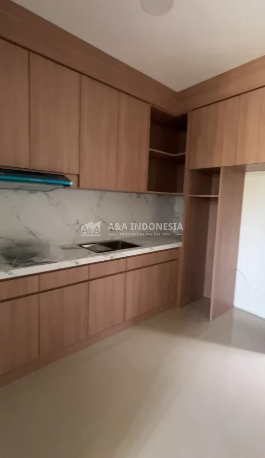 Dijual Rumah Lokasi Strategis 2 Lantai Northwest Lake Citraland Surabaya Barat - Thumbnail 2