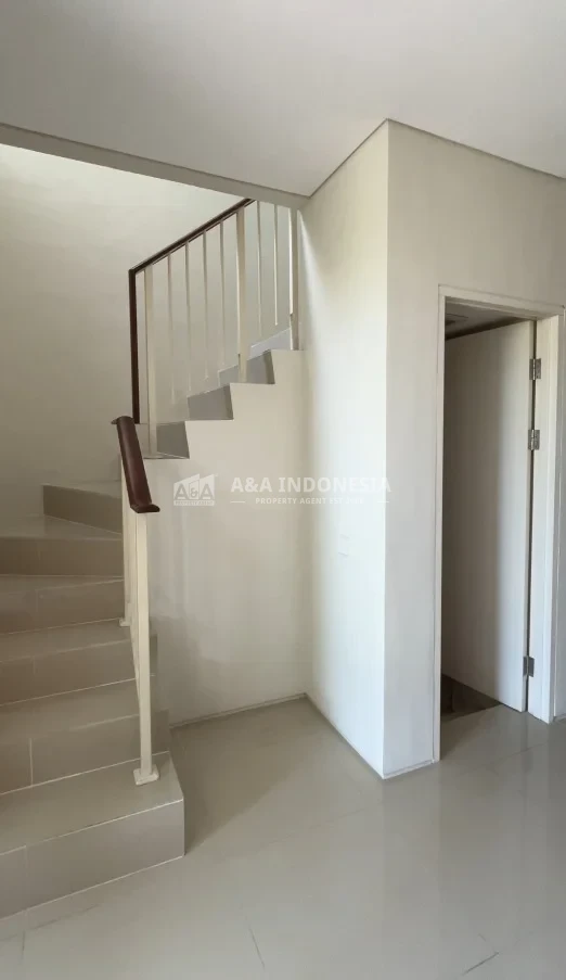 Dijual Rumah Lokasi Strategis 2 Lantai Northwest Lake Citraland Surabaya Barat - Thumbnail 3