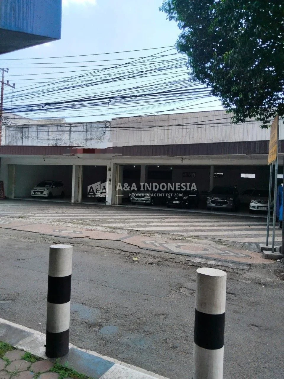 Jual / Sewa Bangunan Ex. Showroom Mobil Jl. Ahmad Yani Lokasi Strategis di Malang Jawa Timur - Thumbnail 2