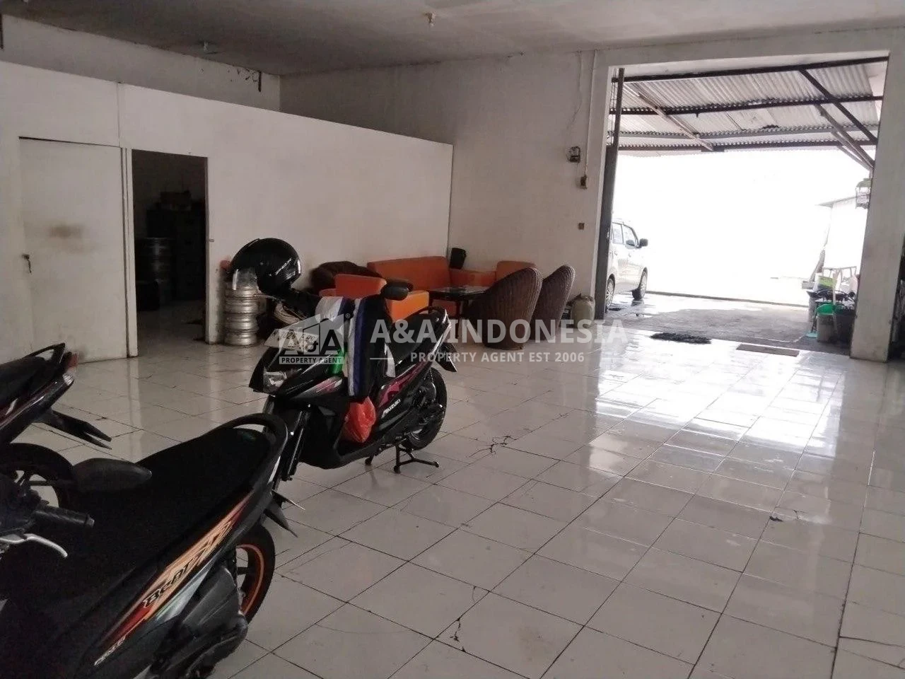 Jual / Sewa Bangunan Ex. Showroom Mobil Jl. Ahmad Yani Lokasi Strategis di Malang Jawa Timur - Thumbnail 4