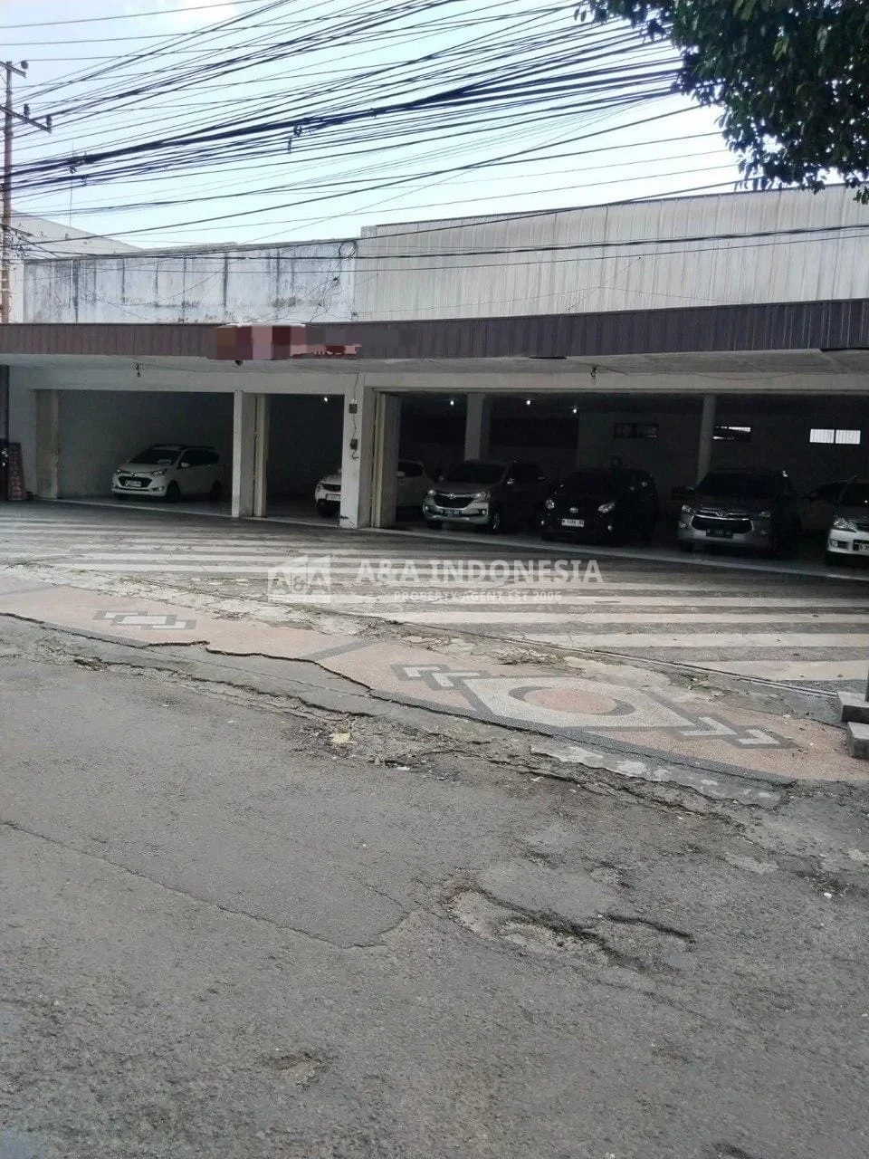 Jual / Sewa Bangunan Ex. Showroom Mobil Jl. Ahmad Yani Lokasi Strategis di Malang Jawa Timur - Thumbnail 6