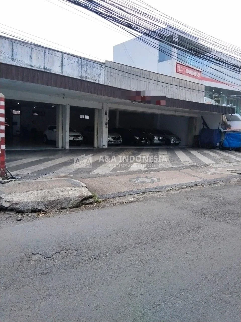 Jual / Sewa Bangunan Ex. Showroom Mobil Jl. Ahmad Yani Lokasi Strategis di Malang Jawa Timur - Thumbnail 7