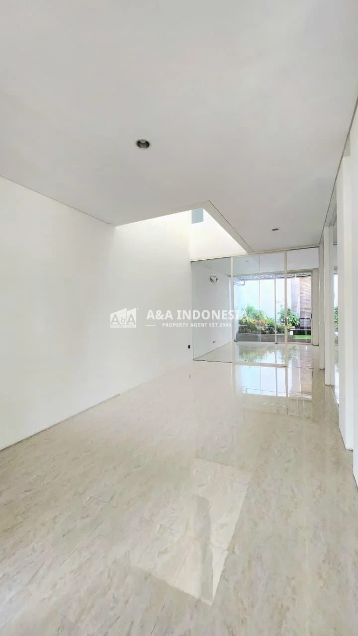 Dijual Rumah Minimalis Lokasi Strategis 2 lantai Stamford Citraland Surabaya Barat - Thumbnail 3