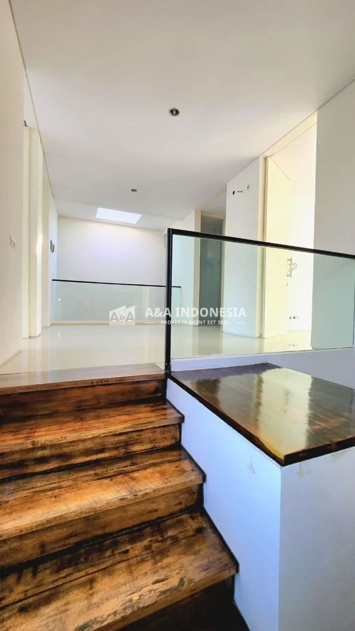 Dijual Rumah Minimalis Lokasi Strategis 2 lantai Stamford Citraland Surabaya Barat - Thumbnail 6